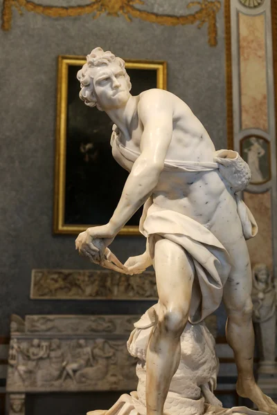 Escultura em mármore David de Gian Lorenzo Bernini em Galleria Borghese, Roma, Itália — Fotografia de Stock