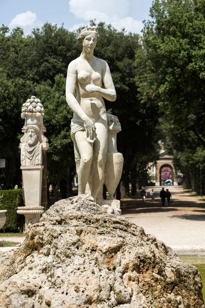 Marble statues in Villa Borghese, public park in Rome. Italy  Italy — Stock Photo, Image