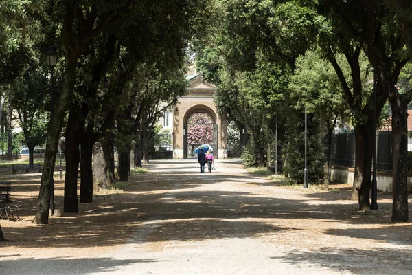 Percorso a piedi del Parco dei Giardini di Villa Borghese. Roma, Italia — Foto Stock