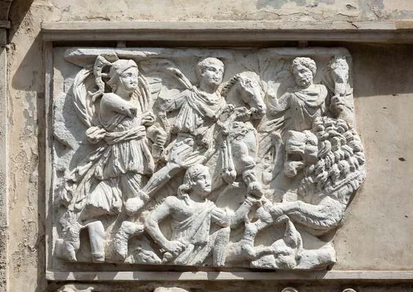 Flachrelief im Garten der Villa Borghese. rom, italien — Stockfoto