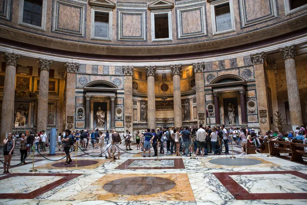 Pantheon in Rome, Italië. Pantheon werd gebouwd als een tempel aan alle de goden van het oude Rome, en herbouwd door de keizer Hadrianus ongeveer 126 Ad. — Stockfoto