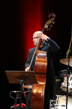  Krakov, Polonya yaz Caz Festivali'nde canlı müzik roby Lakatos çingene kemancı kimden Macaristan 