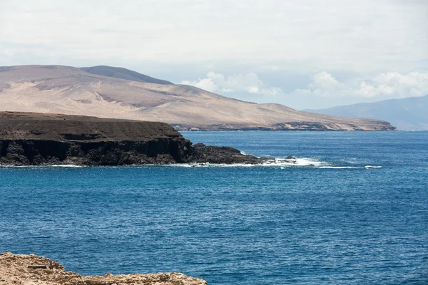 Costa cerca del pueblo de Ajuy en la isla de Fuerteventura en España — Foto de Stock