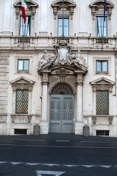 Cour constitutionnelle de la République italienne (Palazzo della Consulta) sur la Piazza del Quirinale à Rome, Italie — Photo