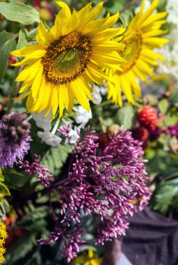 el yapımı güzel buketler çiçek ve otlar