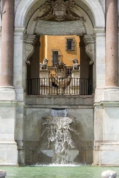 Fontana dell'Acqua Paola také známý jako Il Fontanone (dále jen "Velká fontána") je monumentální fontána se nachází na pahorku Janiculum v Římě. Itálie — Stock fotografie