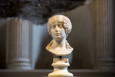  Antik Roma'da Diocletian hamamları kadın büstü
