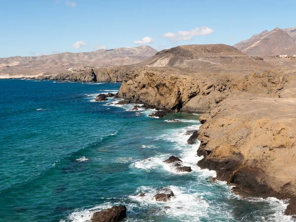 Costa rocosa cerca del pueblo de La Pared en la parte suroeste de Fuerteventura. Islas Canarias, España —  Fotos de Stock