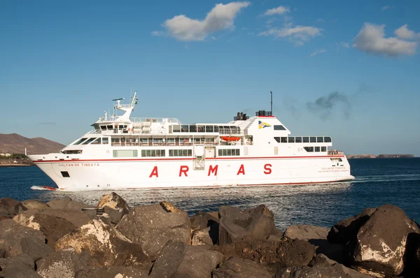 Canary Island Ferry Sails from Playa Blanca Lanzarote and Corralejo Fuerteventura — Stock Photo, Image