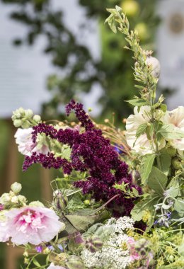 el yapımı güzel buketler çiçek ve otlar