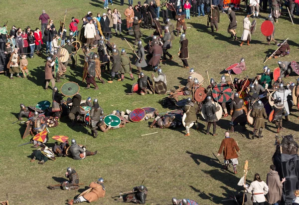 Participantes no identificados de Rekawka - tradición polaca, celebrada en Cracovia el martes después de Pascua. Actualmente tiene el carácter de festival reconstrucción histórica —  Fotos de Stock