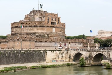  Roma - Castel Sant'Angelo görünümünü, kutsal Roma'da Tiber Nehri boyunca Hadrian tarafından yaptırılan melek Kalesi