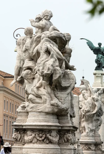 Sculptuur op vittorio emanuele ii bridge, rome, Italië. — Stockfoto