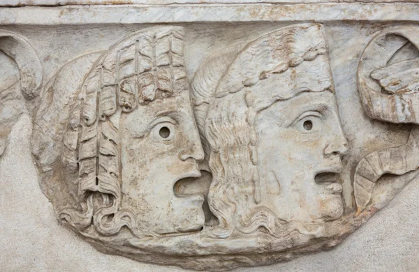 Starożytna płaskorzeźba w łaźni Dioklecjana w Rzymie. Włochy — Zdjęcie stockowe