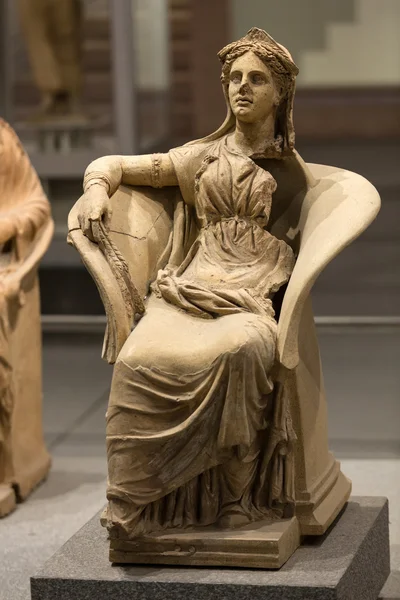 Ancient statue of woman in  baths of Diocletian (Thermae Diocletiani) in Rome. Italy — Stock Photo, Image