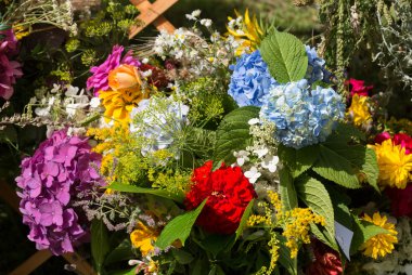 el yapımı güzel buketler çiçek ve otlar