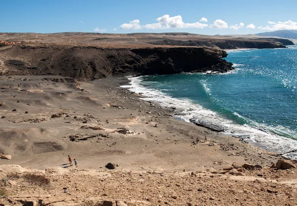 Rock kust in de buurt van La Pared dorp op het zuidwestelijke deel van Fuerteventura. Canarische eilanden, Spanje — Stockfoto