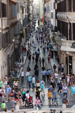  Fontana della Barcaccia ve Via dei Condotti Roma, İtalya en kutsal üçlü görüldü.