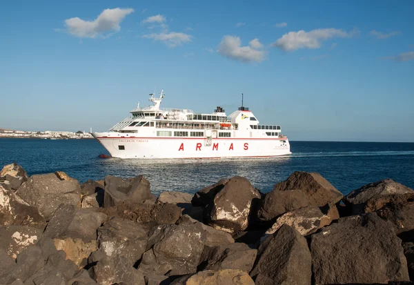 Canary Island Ferry Sails from Playa Blanca Lanzarote and Corralejo Fuerteventura — Stock Photo, Image