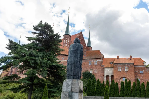 Frombork Polonia Septiembre 2020 Monumento Nicolás Copérnico Fragmento Una Colina — Foto de Stock