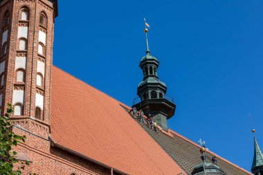 Polonya 'nın başkenti Polonya' dan 7 Eylül 2020 'de Frombork katedralinin çatısının yenilenmesi. Polonya