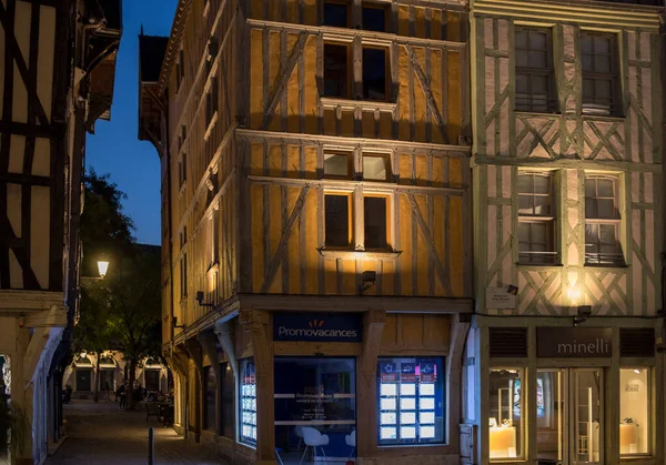 2018年8月31日 夜の旧市街の風景 トロワ シャンパン地方のオーブ県の州都 フランスだ 半木造家屋 主に16世紀 の多くが旧市街に現存している — ストック写真