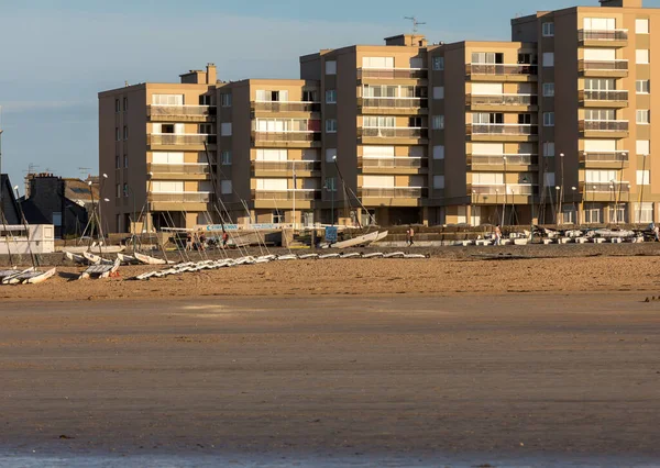 Malo Frankrike September 2018 Stranden Kvällssolen Och Byggnader Längs Strandpromenaden — Stockfoto