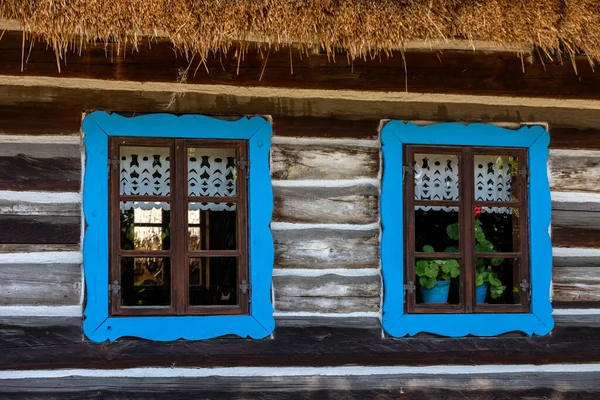 Деревянное Окно Деревенском Старом Крестьянском Доме — стоковое фото