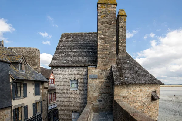 Die Stadtmauer Und Einer Der Türme Von Mont Saint Michel — Stockfoto