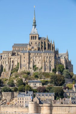 Mont-Saint-Michel, ünlü manastırı olan ada, Normandiya, Fransa