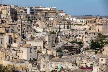 Matera, İtalya - 15 Eylül 2019: Matera şehrinin tarihi bir bölgesi olan Sassi di Matera 'nın tarihi mağara konutlarıyla tanınıyor. Basilicata. İtalya