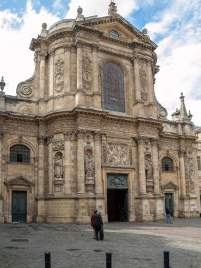 Bordeaux, Fransa - 9 Eylül 2018: Eglise Notre Dame Cephesi, Bordeaux, Gironde Bölümü, Fransa