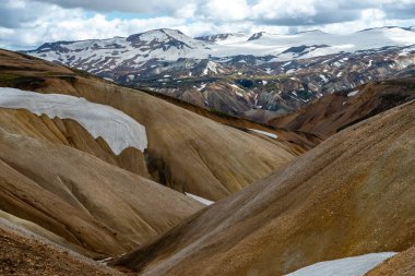 Fjallabak Doğa Rezervi 'ndeki Landmannalaugar volkanik dağları. İzlanda