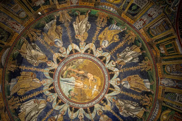 Rávena Italia Septiembre 2019 Mosaico Techo Baptisterio Neón Rávena Italia —  Fotos de Stock