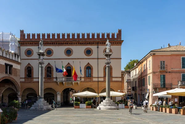 Ravenna Italië September 2019 Stadsplein Piazza Del Popolo Met Twee — Stockfoto
