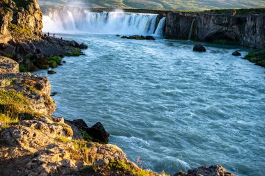 İzlanda 'nın en güzel şelalelerinden biri olan Godafoss manzarası.