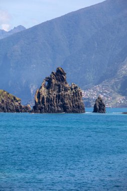 Madeira Adası, Porto Moniz 'deki sahil şeridi. Portekiz