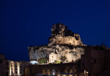 Matera, İtalya - 17 Eylül 2019: Sassi di Matera 'daki Santa Maria di Idris Kilisesi Matera şehrinin tarihi bir bölgesi. Basilicata. İtalya