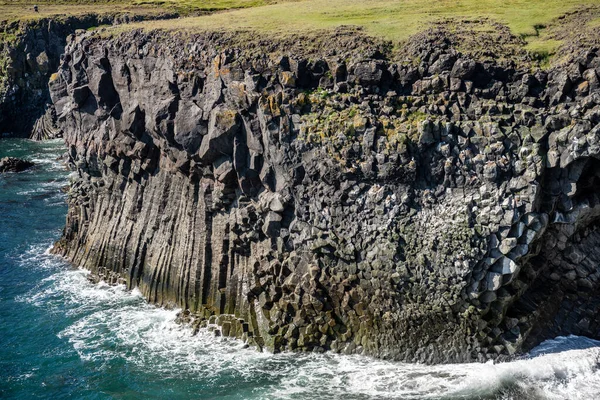 Klify Między Arnarstapi Hellnar Snaefellsnes Zachodnia Islandia — Zdjęcie stockowe