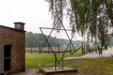 Sztutowo, Polonya - 5 Eylül 2020: Eski Nazi Almanya Toplama Kampı, Stutthof, Polonya 'daki Gaz Odasının yanındaki Davut' un Sembolik Yıldızı