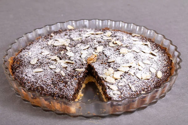 Torte Mit Mohn Und Früchten Bestreut Mit Puderzucker — Stockfoto