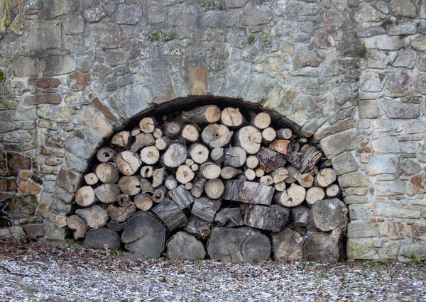 Brennholzstapel Für Den Winter Vorbereitet — Stockfoto