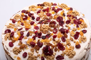 Kuru meyveli zencefilli kek.