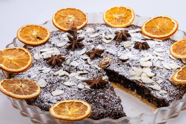 Torte Mit Mohn Und Früchten Bestreut Mit Puderzucker — Stockfoto