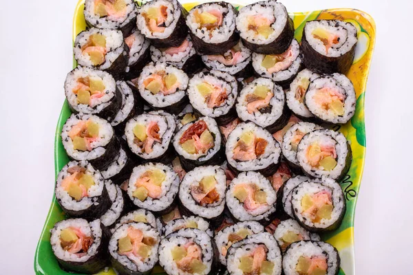 Widok Góry Stosu Japońskiego Sushi Maki Roll Płyta Obsługiwane Japońskiej — Zdjęcie stockowe