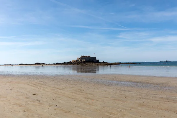 Сен Мало Франция Сентября 2018 Года Вид Национальный Форт Пляж — стоковое фото