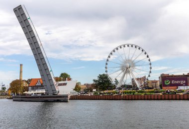 Gdansk, Polonya - 9 Eylül 2020: Polonya Baltık Federasyonu F. Chopin Filarmoni Orkestrası, Motlawa nehri kıyısındaki Olowianka adasında yer alan bir konser salonudur.