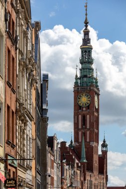 Gdansk, Polonya - 6 Eylül 2020: Gdansk 'taki Old Town Hall. Pomerania, Polonya