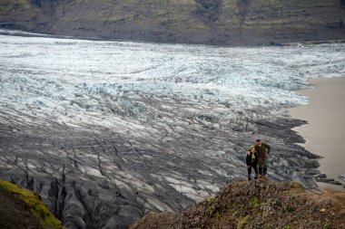 Svinafellsjokull, İzlanda - 22 Temmuz 2017: Svinafellsjokull buzulu, Vatnajokull buzulunun bir parçası. Skaftafel Ulusal Parkı İzlanda
