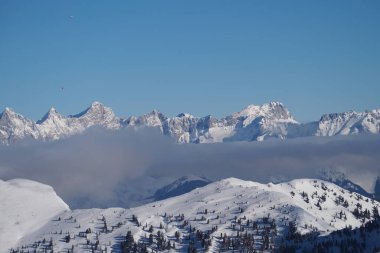 Güneşli bir kış gününde en güzel manzara. Zauchensee, Avusturya